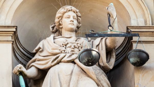 Сколько зарабатывают судьи и прокуроры в Германии?