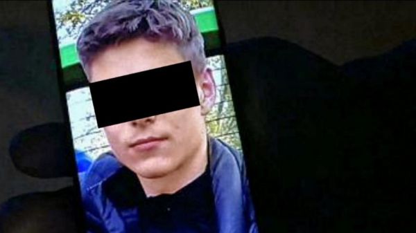 14-летний школьник хотел защитить девочек от агрессивного подростка, но поплатился за это своей жизнью 20042020 14-летний школьник хотел защитить девочек от агрессивного подростка, но поплатился за это своей жизнью
