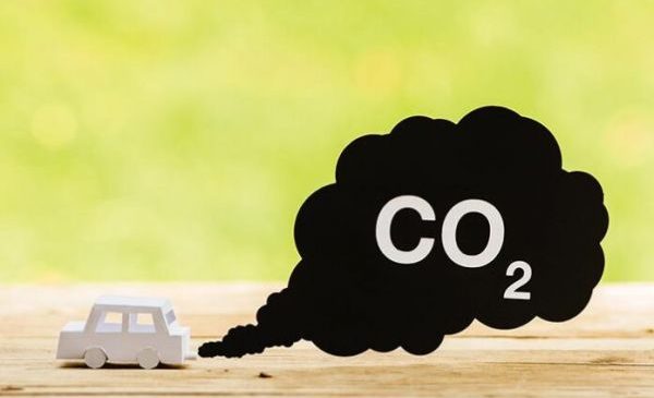 Бундестаг принял решение о повышении налога на выбросы CO2: бензин и мазут подорожают