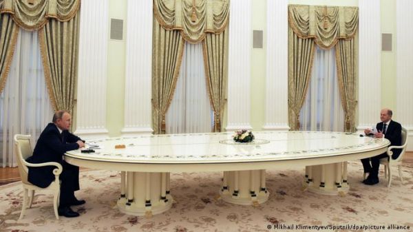 «Наконец-то стукнул кулаком по столу»: СМИ ФРГ о встрече Шольца и Путина