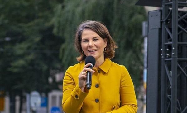 Бербок получит рыцарский титул