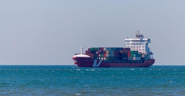 Фрегат «Hessen» отразил в Красном море нападение на сухогруз
